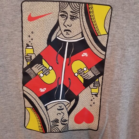 Nike SB Queen Card Foot District GrayT-Shirt, Men's Size M - Picture 2 of 7
